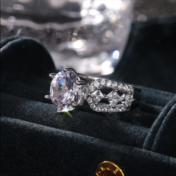 New 925 Silver Round Cut Diamond Engagement Ring - Picture 3 of 6